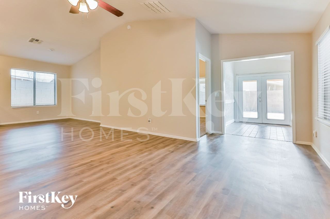 425 W Jersey Way - Photo 3 of 15