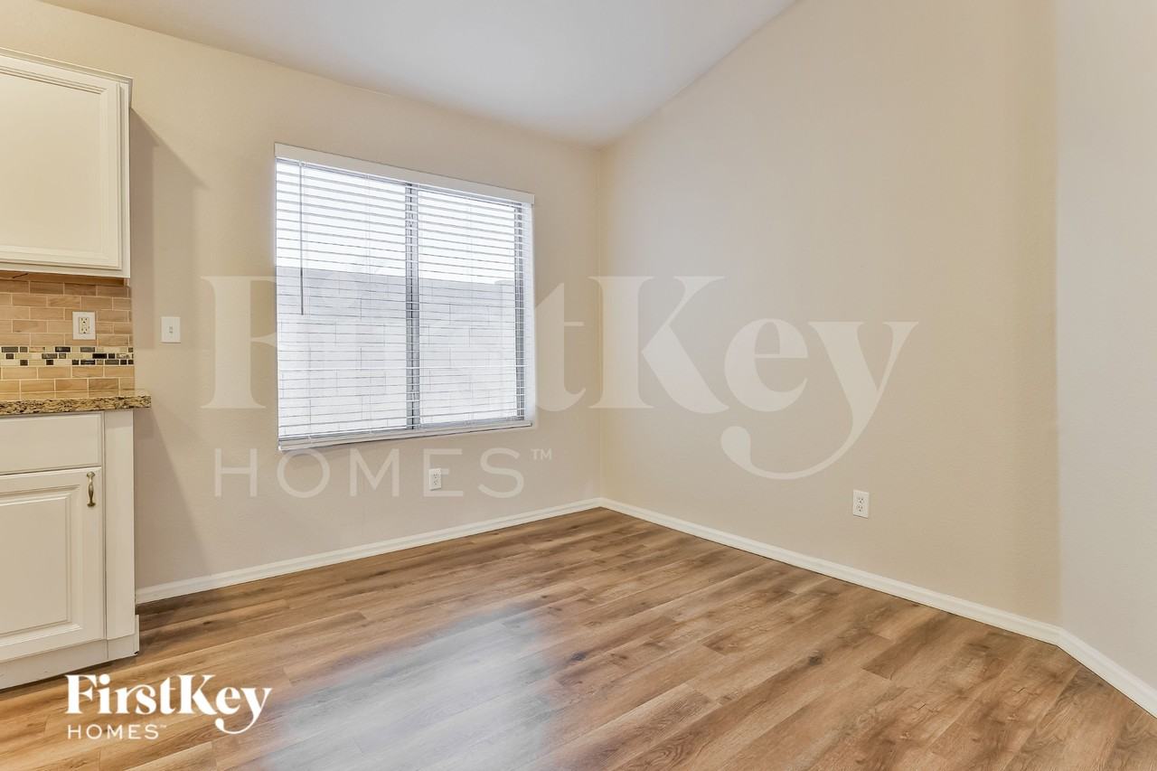 425 W Jersey Way - Photo 4 of 15