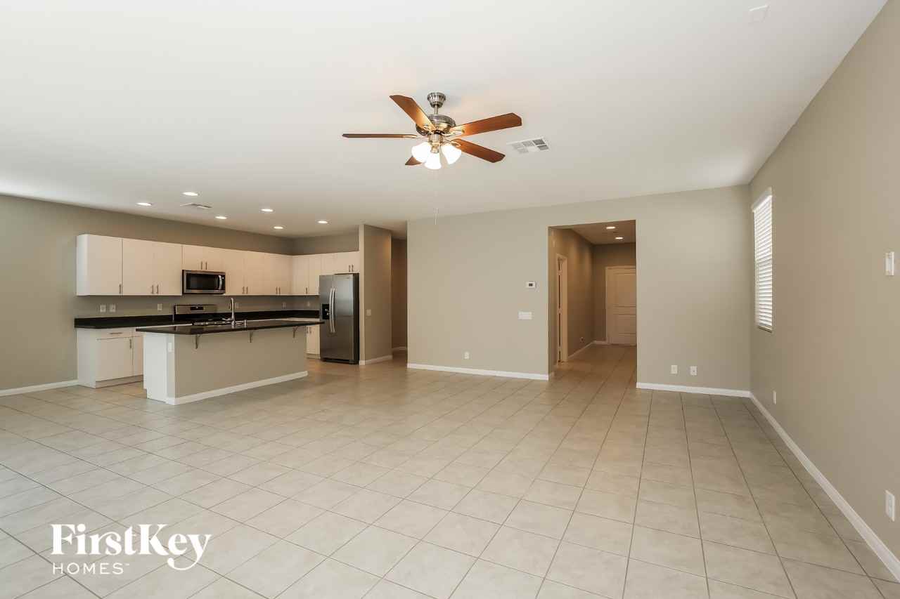 4551 Wyncrest Ave - Photo 4 of 15