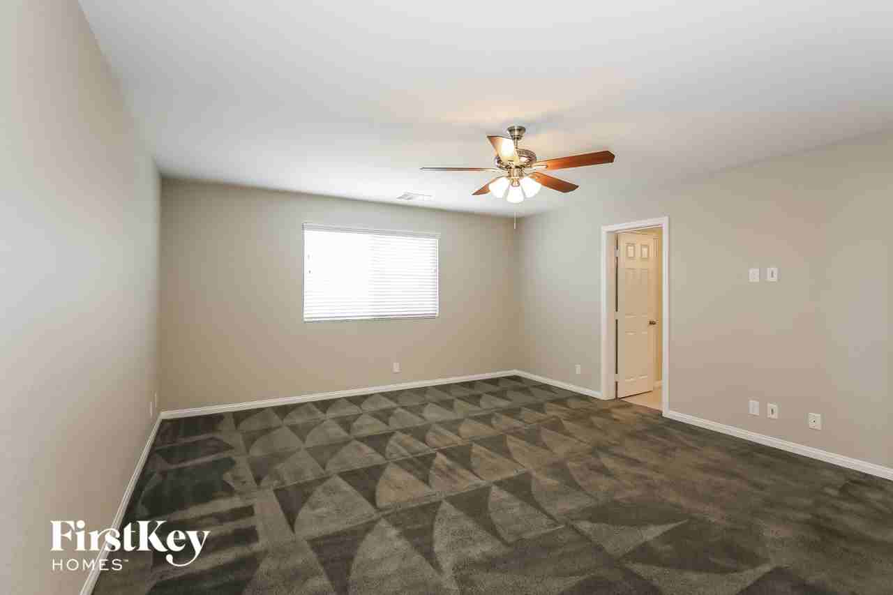 4551 Wyncrest Ave - Photo 7 of 15