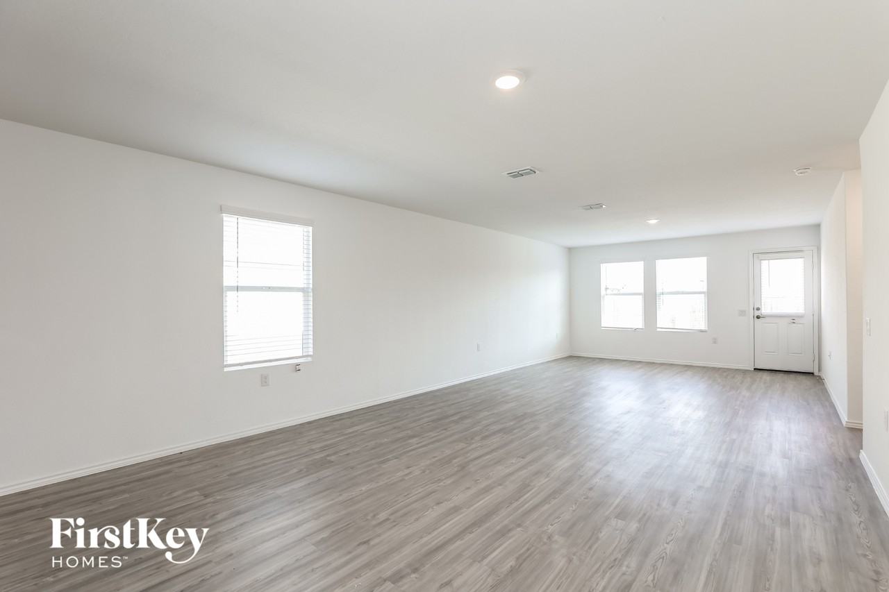 4547 Emma Way - Photo 3 of 15