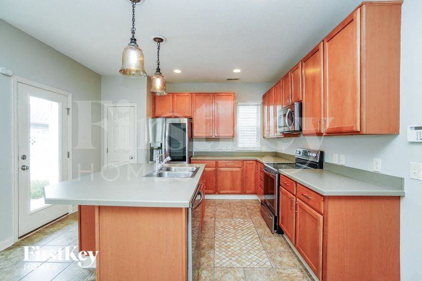 5620 Cardin Blvd - Photo 5 of 16