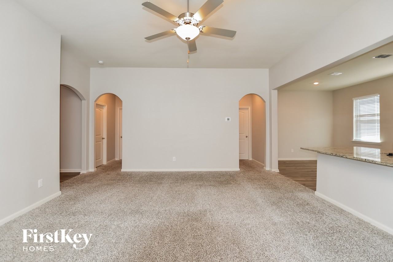 516 Aqueduct Dr - Photo 2 of 15