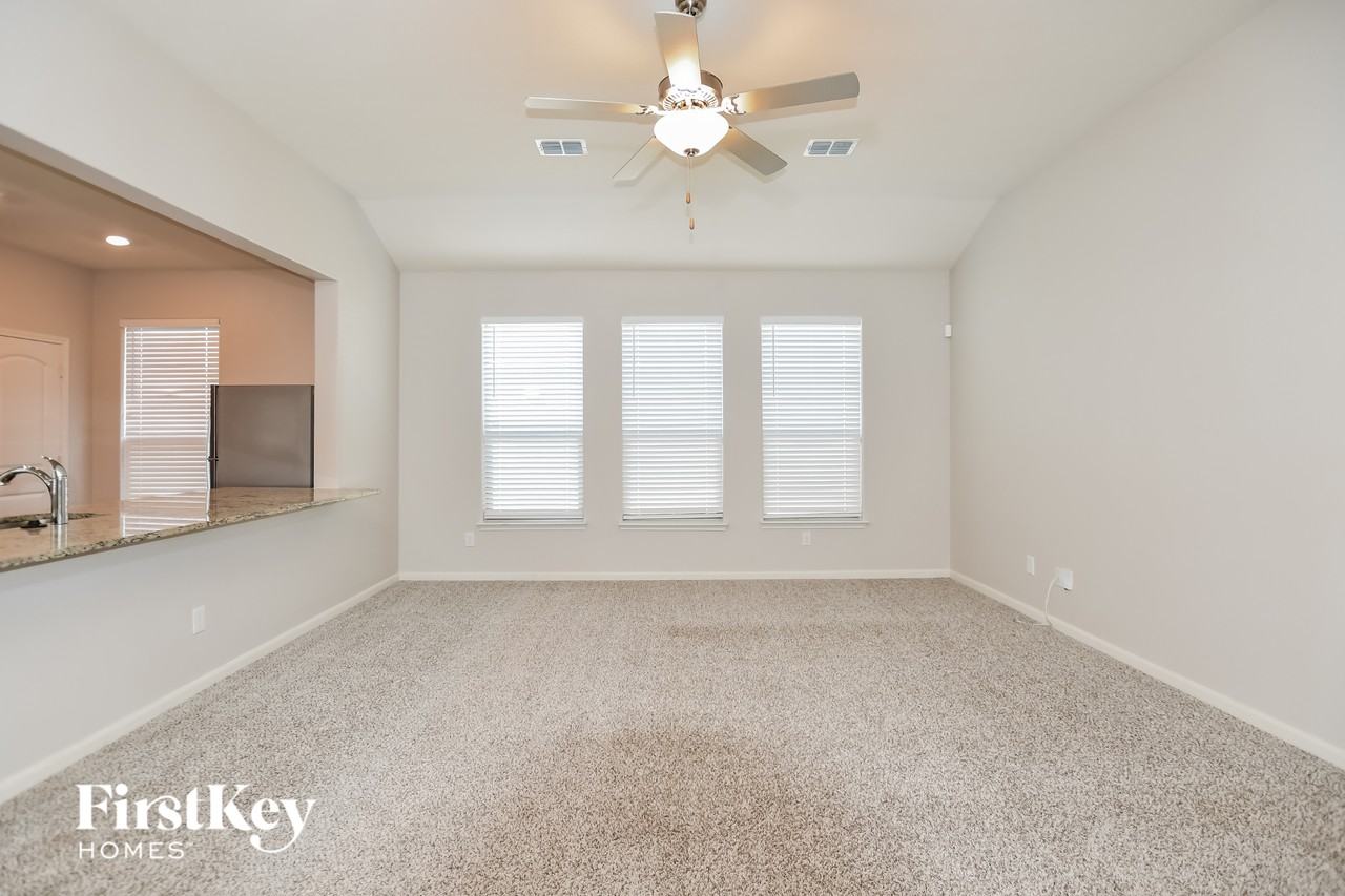 516 Aqueduct Dr - Photo 3 of 15