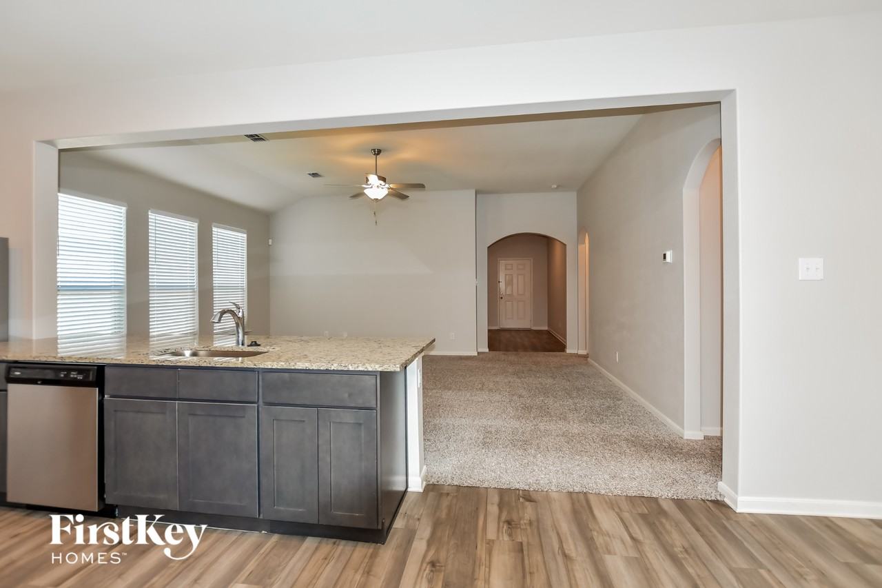 516 Aqueduct Dr - Photo 5 of 15