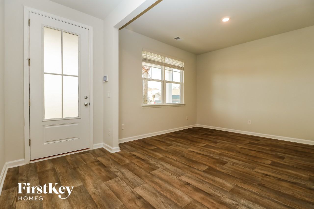 409 Zenith Blvd - Photo 2 of 15