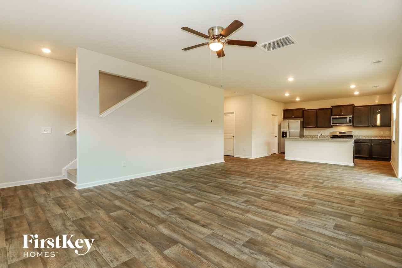409 Zenith Blvd - Photo 3 of 15