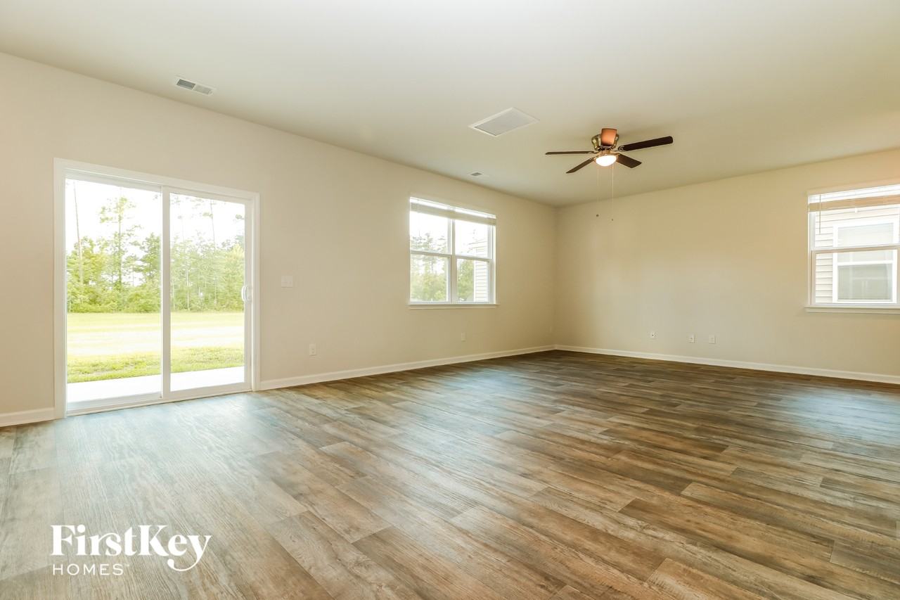 409 Zenith Blvd - Photo 4 of 15