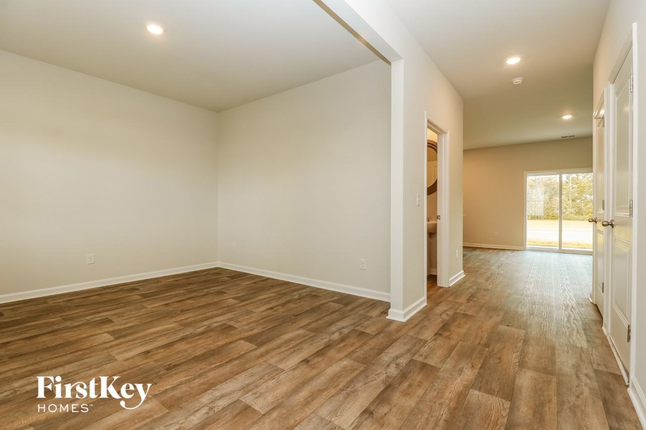 409 Zenith Blvd - Photo 5 of 15