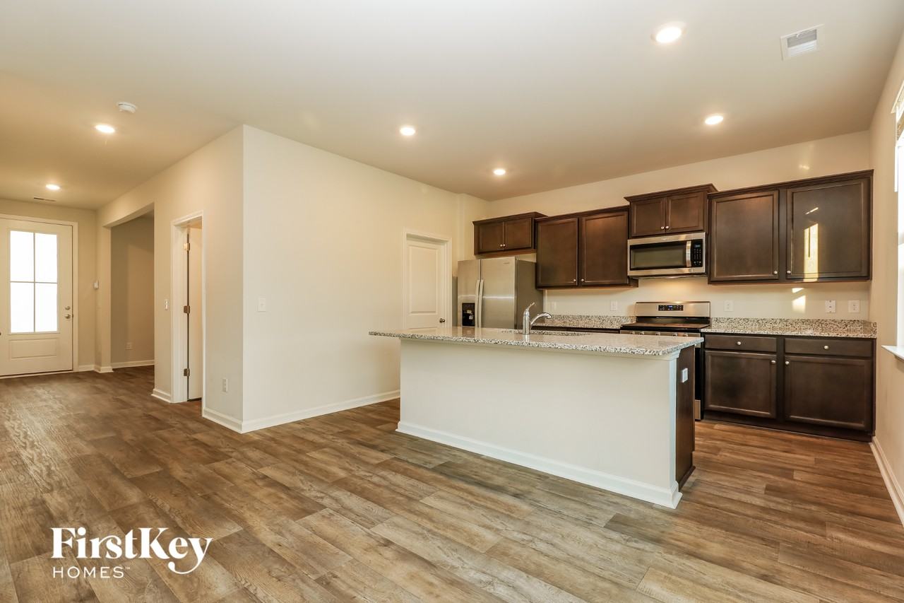 409 Zenith Blvd - Photo 6 of 15