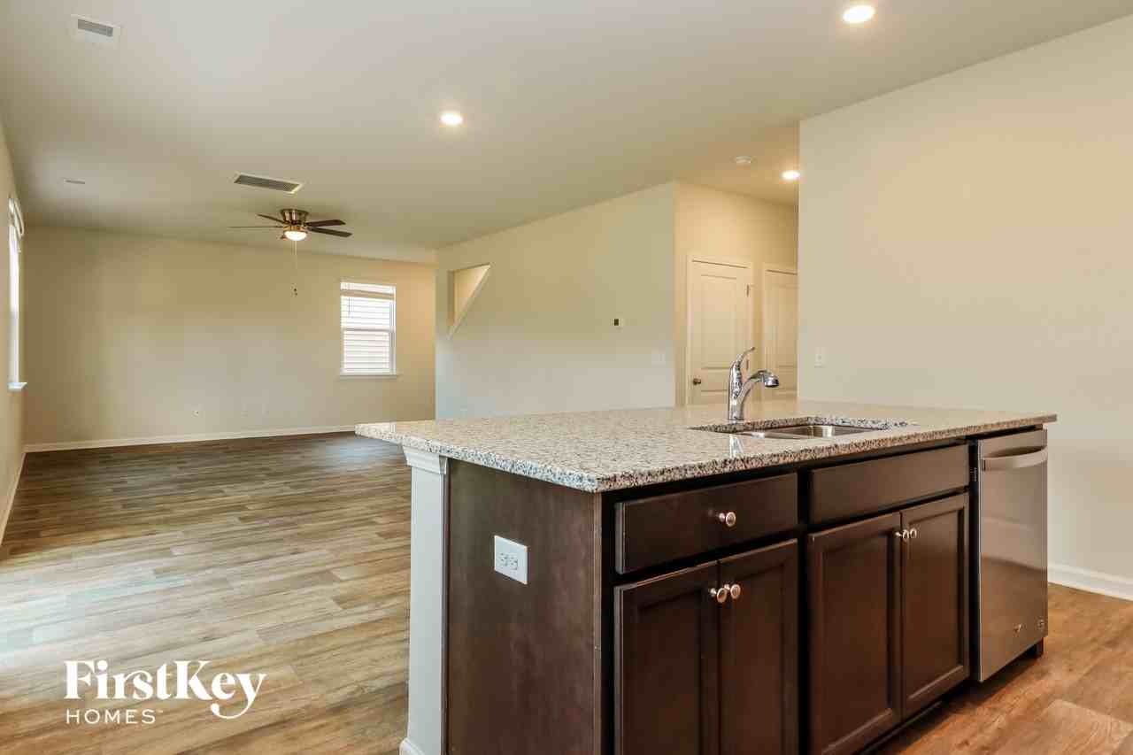 409 Zenith Blvd - Photo 7 of 15