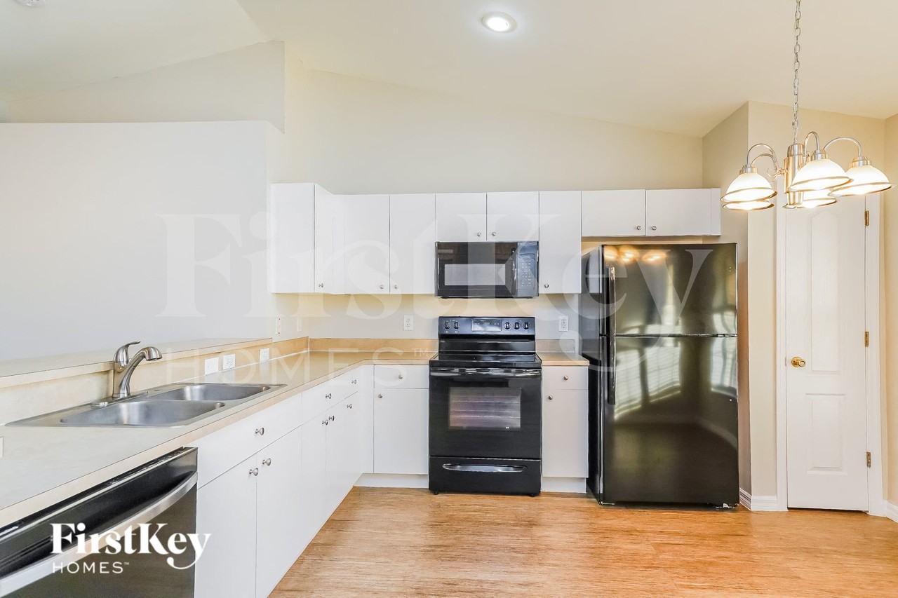 363 Clairidge Cir - Photo 7 of 17