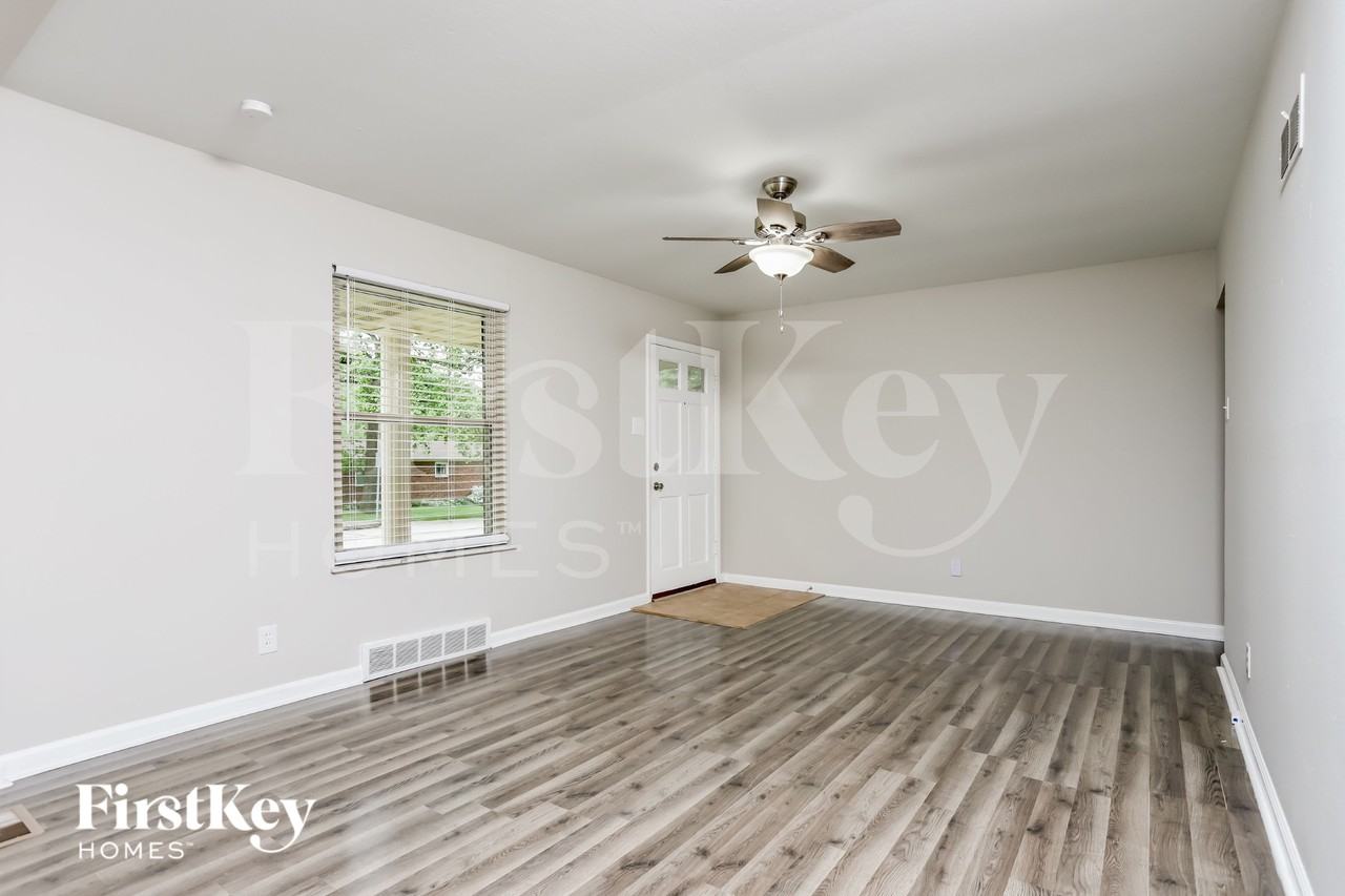 7235 Forestate Dr - Photo 3 of 15