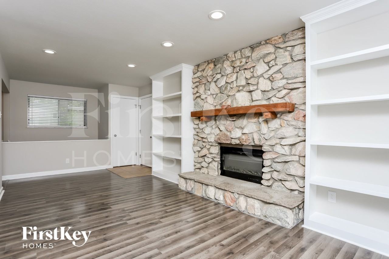 7235 Forestate Dr - Photo 4 of 15