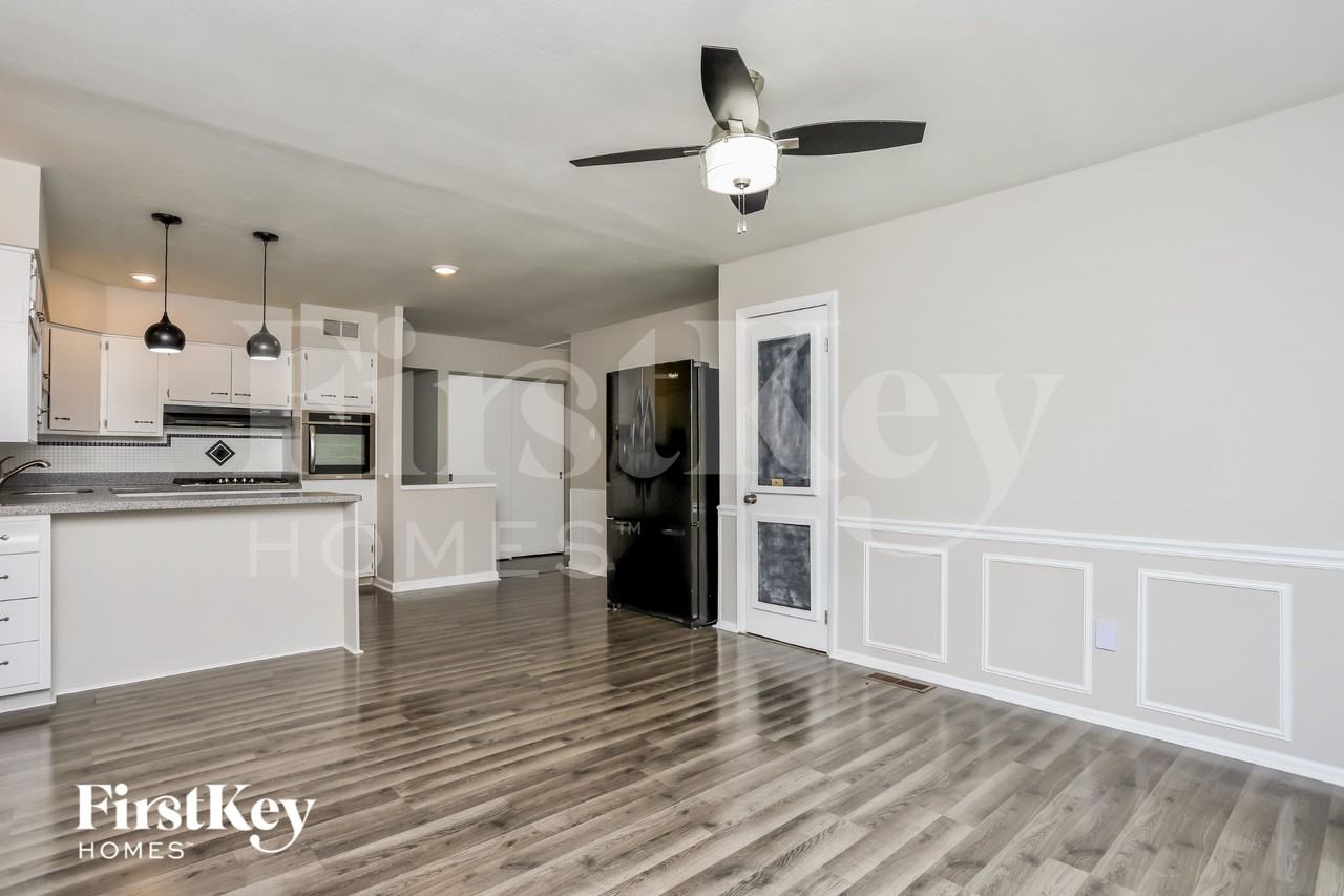 7235 Forestate Dr - Photo 5 of 15