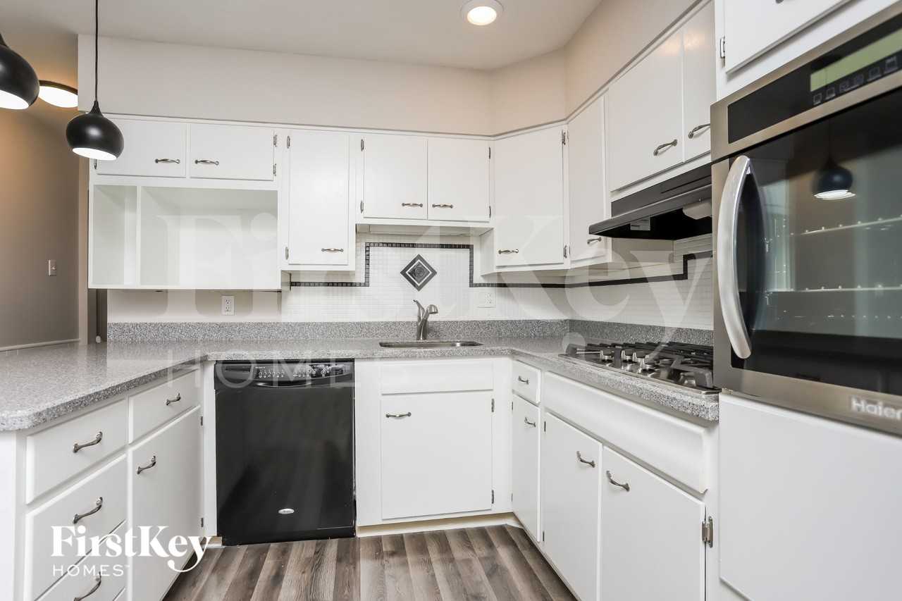 7235 Forestate Dr - Photo 6 of 15
