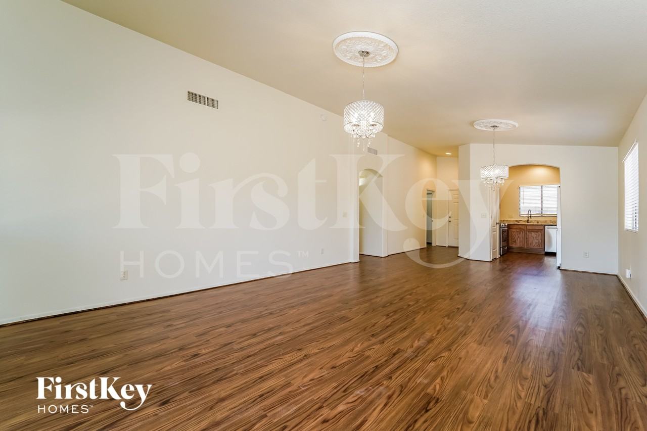 7826 N Sun Flair Dr - Photo 4 of 15