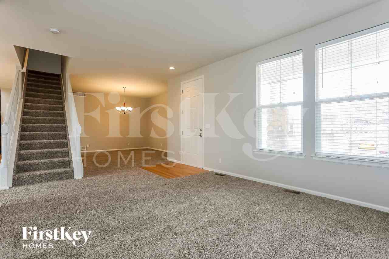 13827 Ivanhoe St - Photo 3 of 15