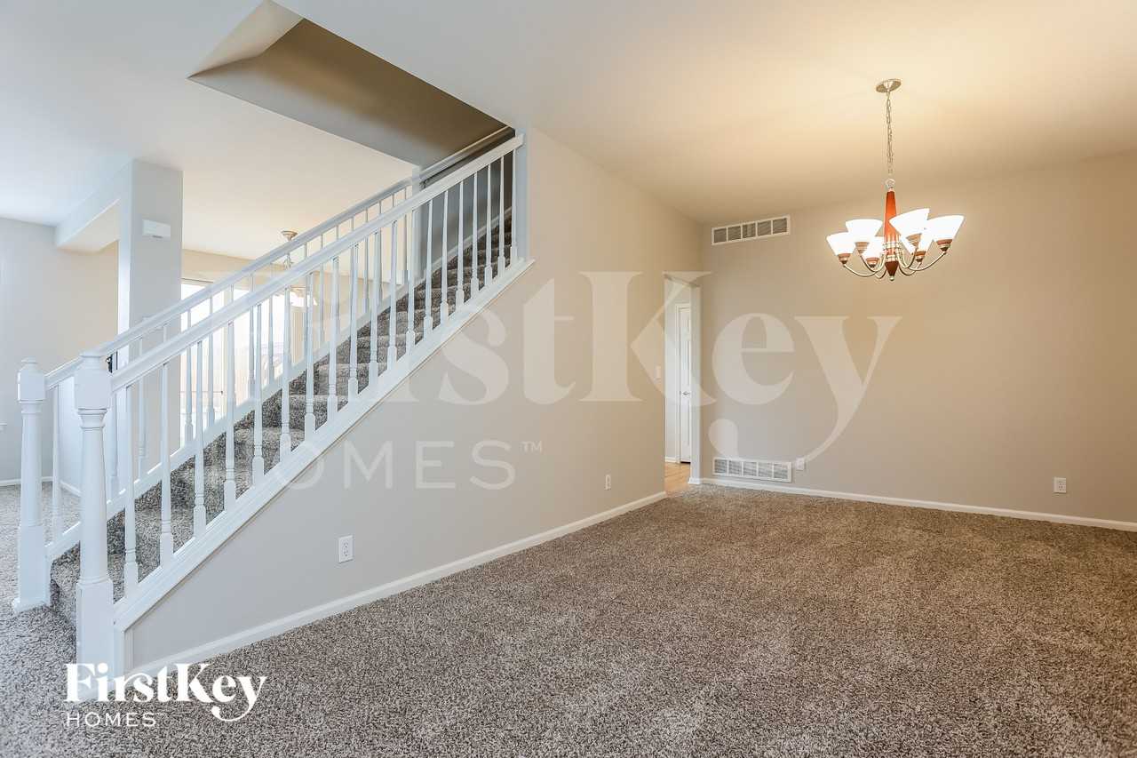 13827 Ivanhoe St - Photo 4 of 15