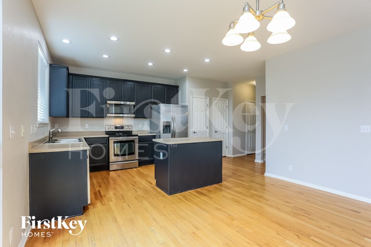13827 Ivanhoe St - Photo 6 of 15