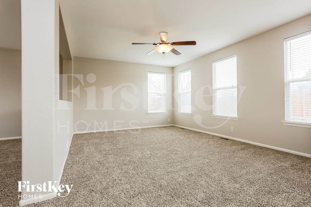 13827 Ivanhoe St - Photo 7 of 15