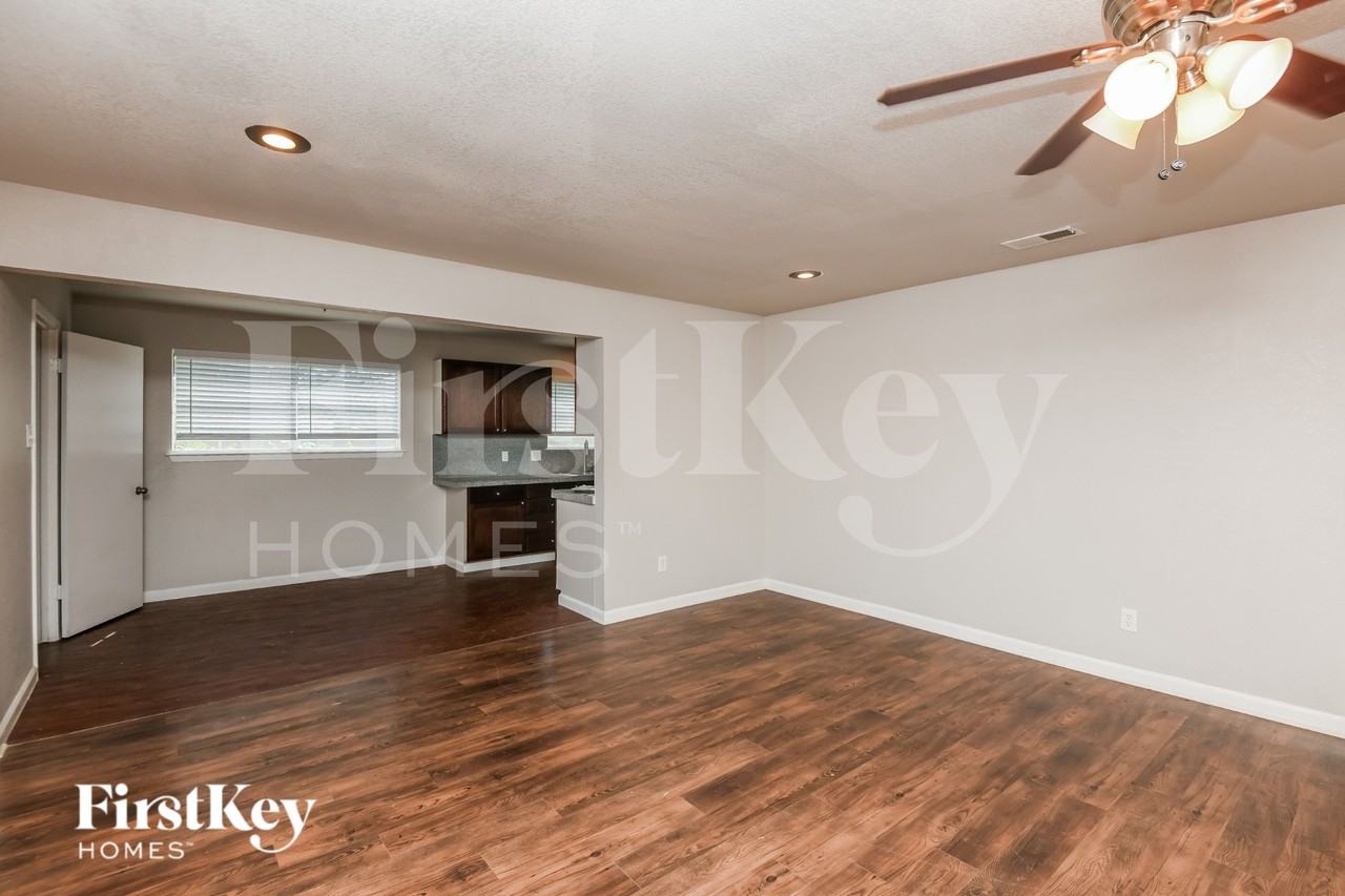 600 Nw Chisholm Rd - Photo 2 of 15