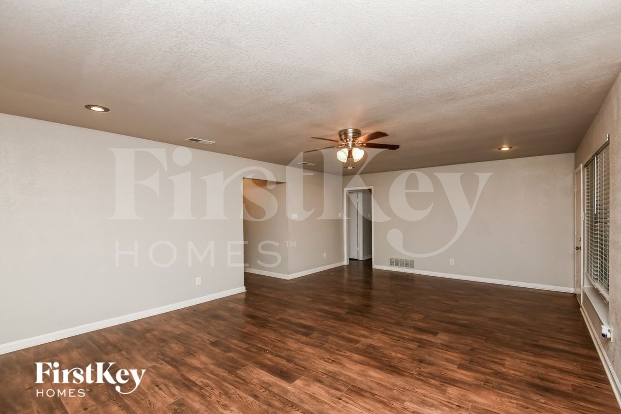 600 Nw Chisholm Rd - Photo 3 of 15