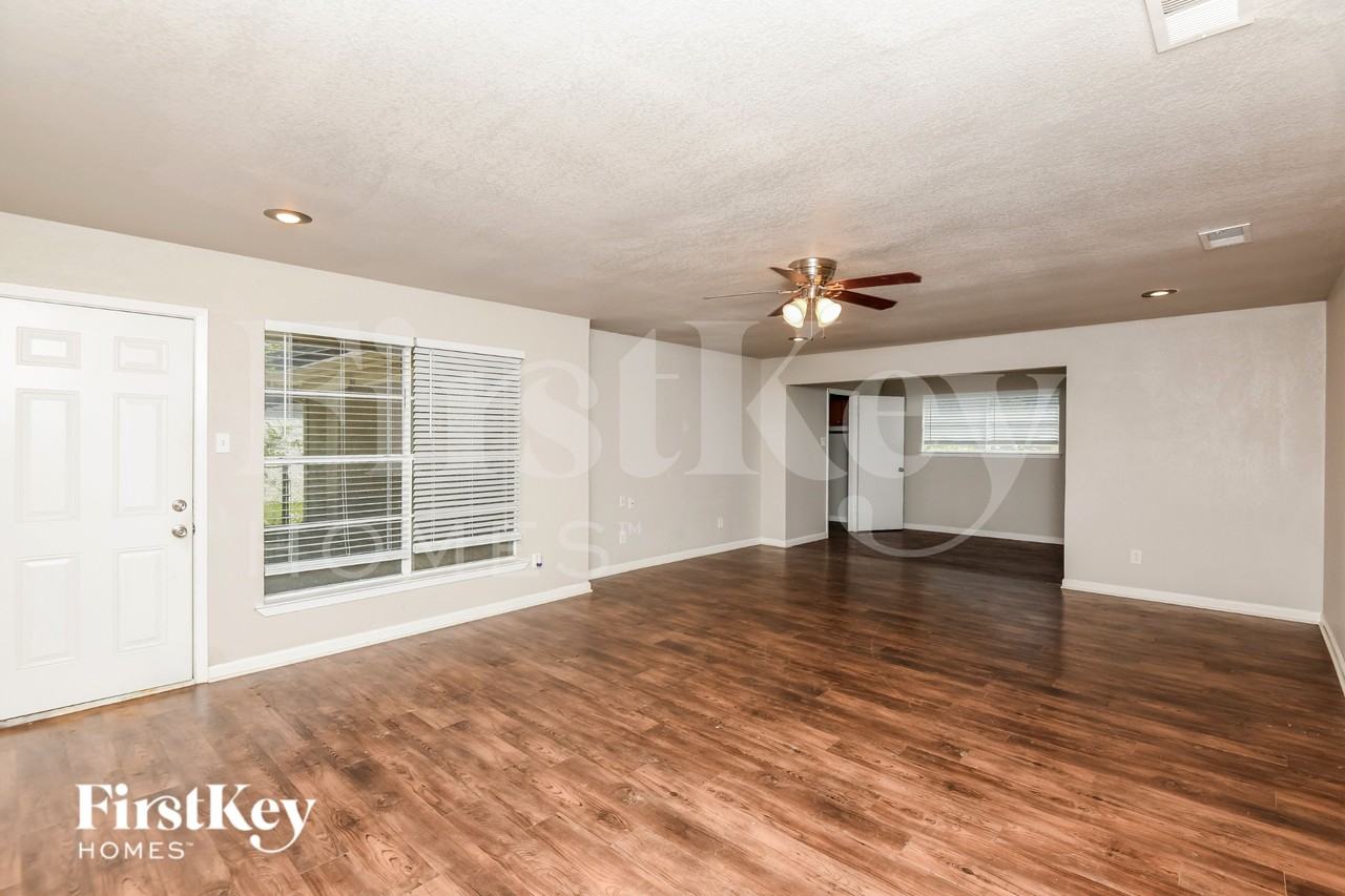 600 Nw Chisholm Rd - Photo 4 of 15