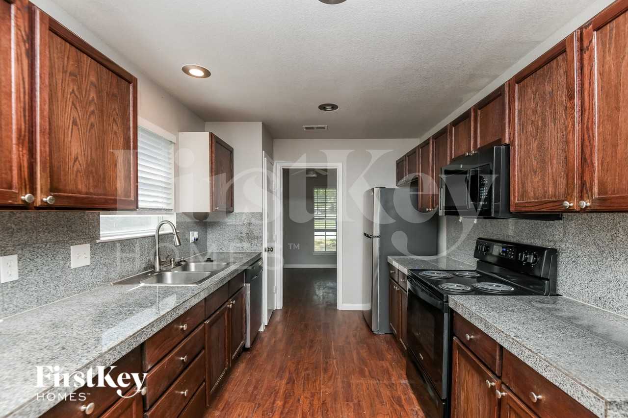 600 Nw Chisholm Rd - Photo 5 of 15