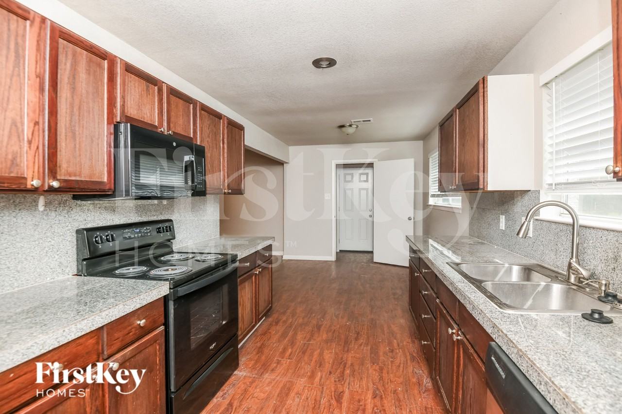 600 Nw Chisholm Rd - Photo 6 of 15