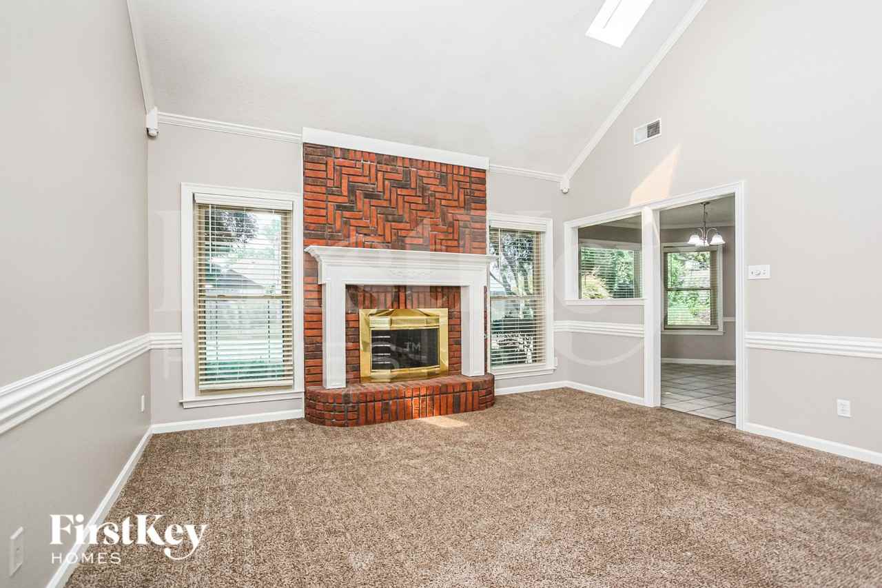 3707 Oak Forest Dr - Photo 2 of 19