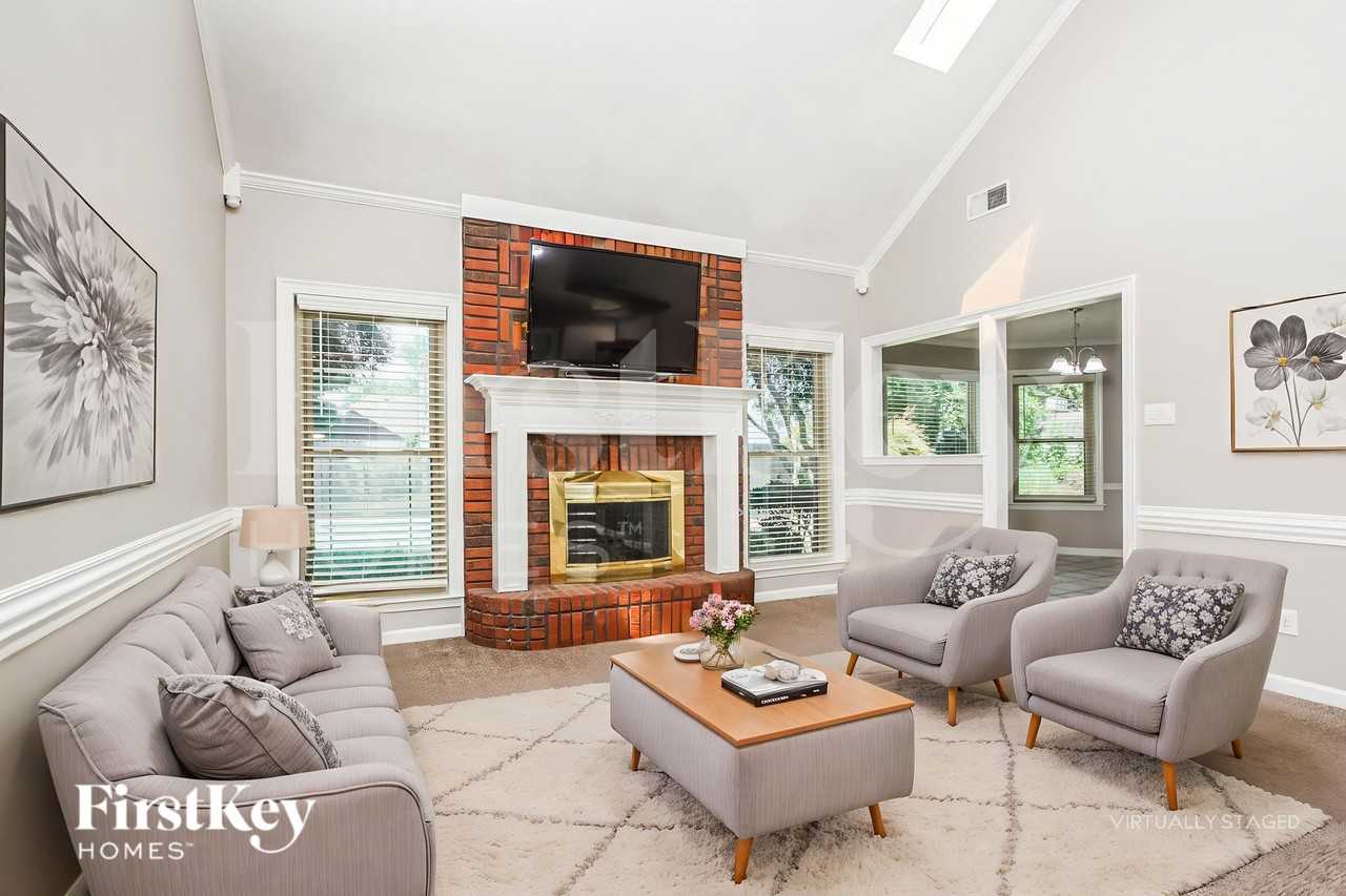 3707 Oak Forest Dr - Photo 3 of 19