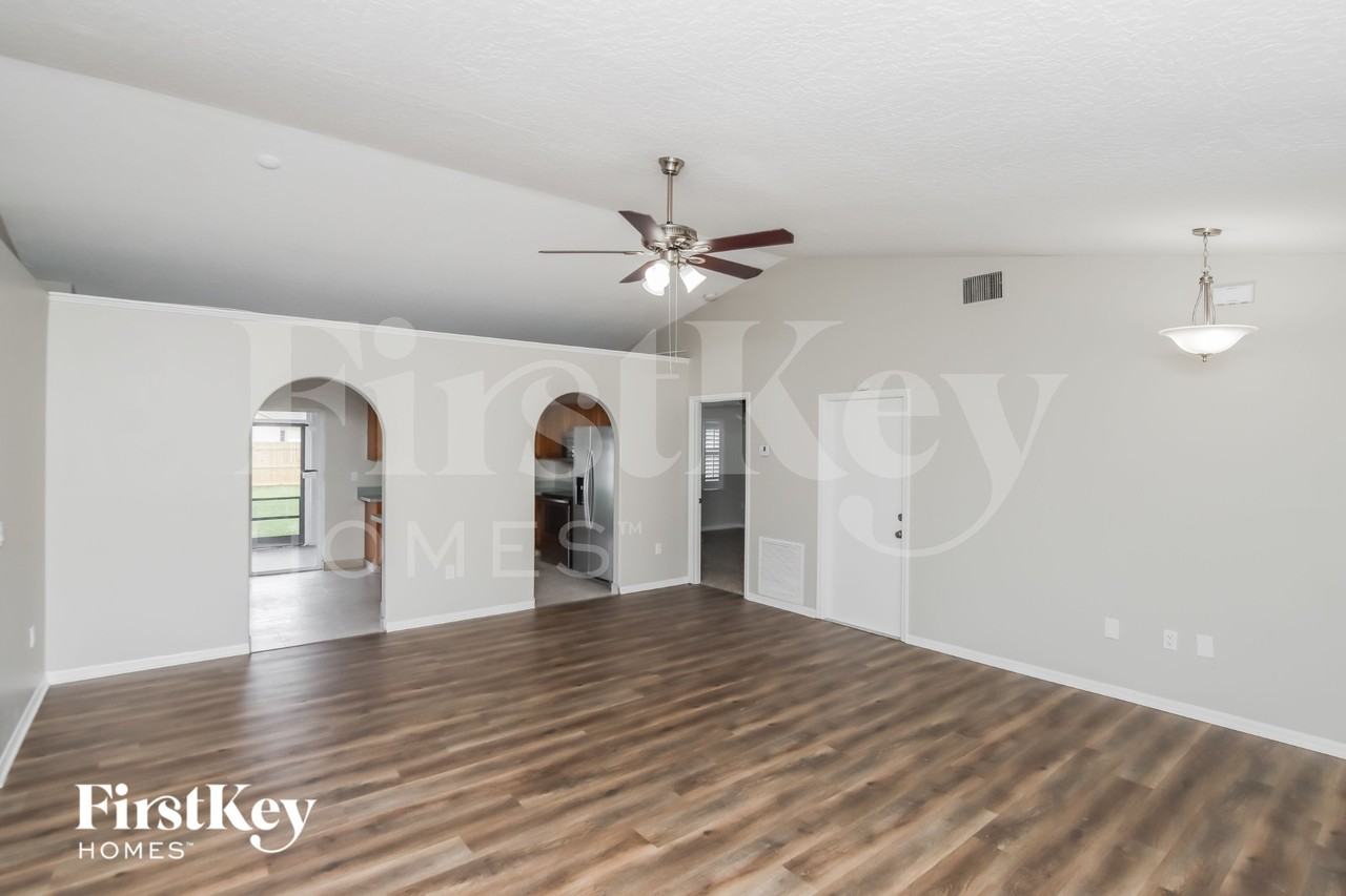 1309 Buffing Cir Se - Photo 4 of 15