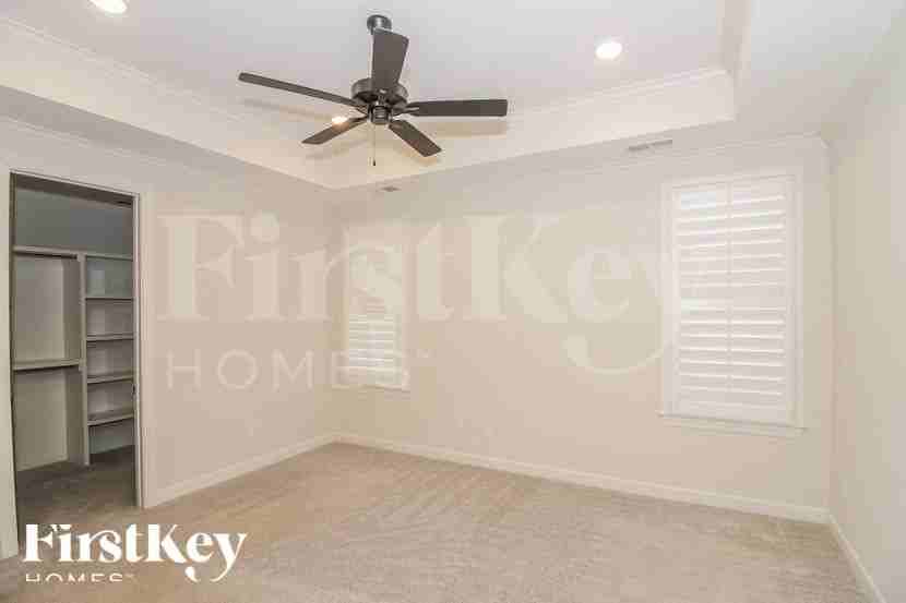 10242 Evergreen Manor Cv - Photo 7 of 15