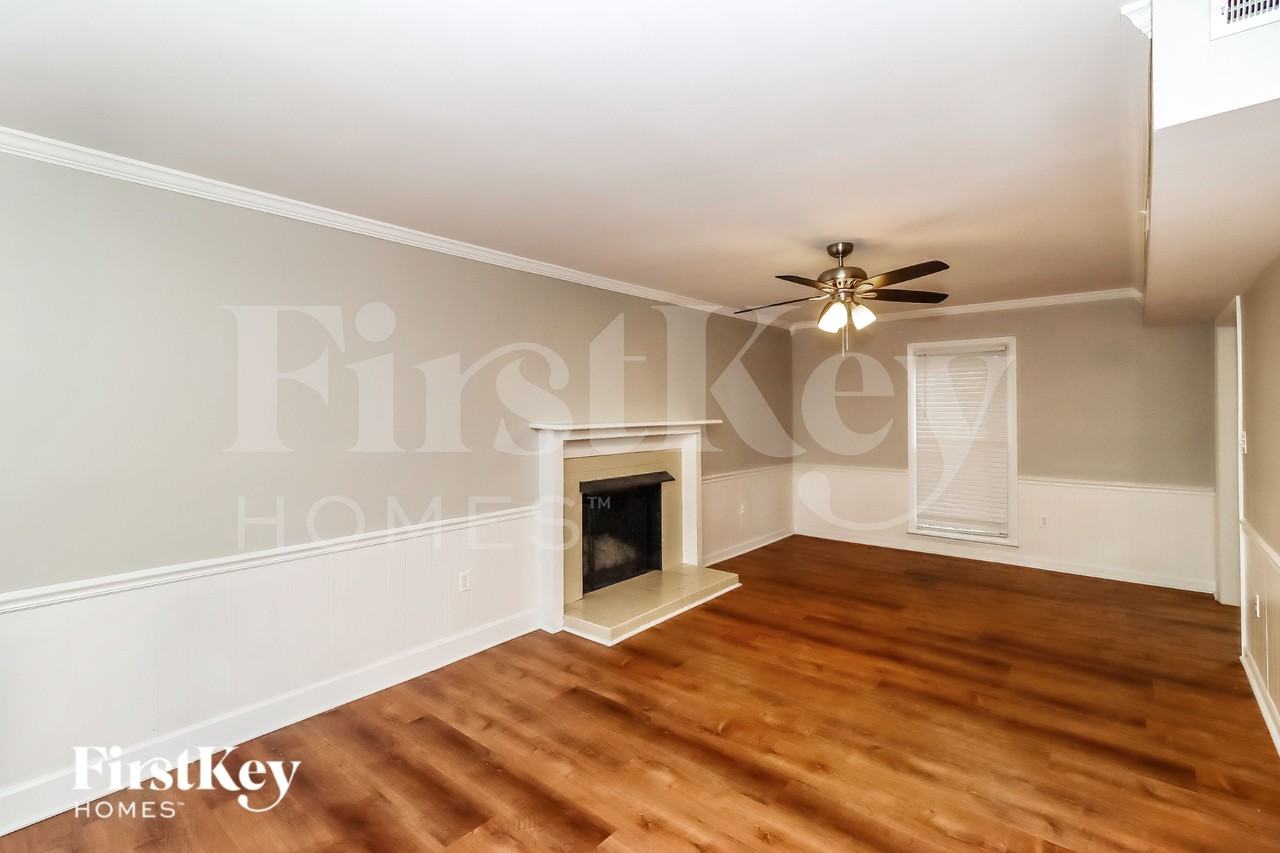 7625 Summerwood Ln - Photo 4 of 16