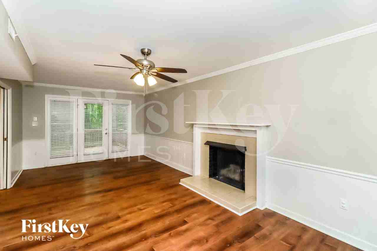 7625 Summerwood Ln - Photo 5 of 16
