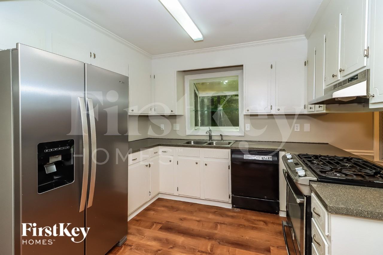 7625 Summerwood Ln - Photo 7 of 16
