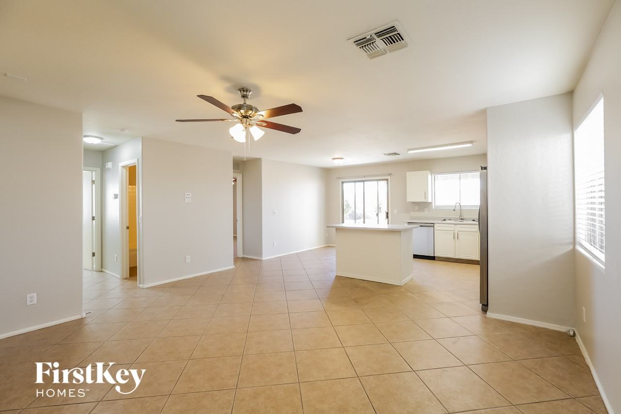 21286 N Duncan Dr - Photo 3 of 15
