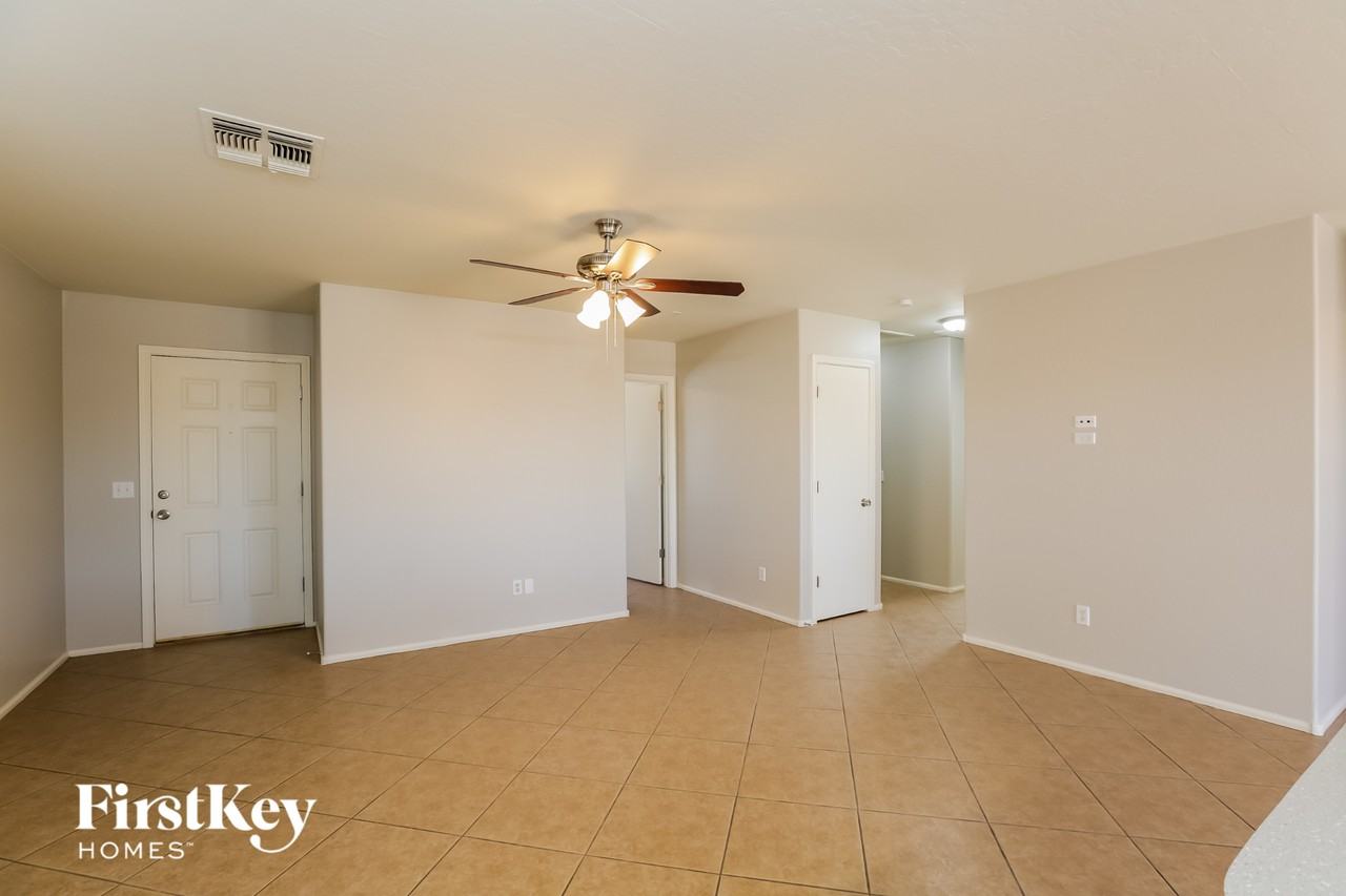 21286 N Duncan Dr - Photo 4 of 15