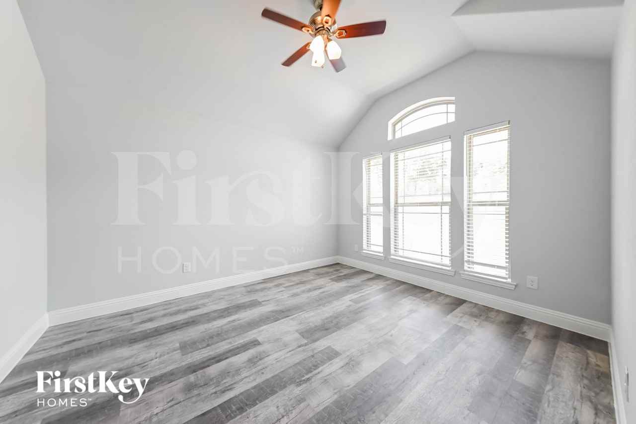 6014 Kemrock Dr - Photo 3 of 16