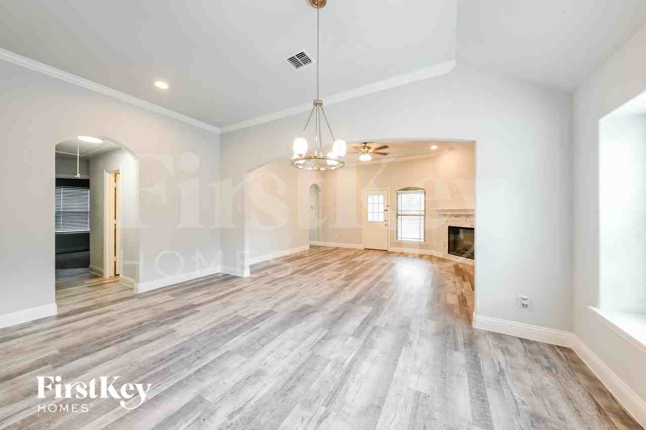 6014 Kemrock Dr - Photo 5 of 16