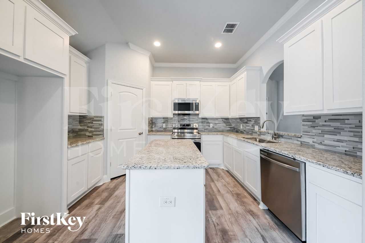 6014 Kemrock Dr - Photo 6 of 16