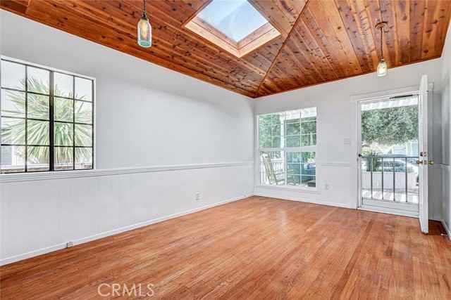 1309 Oak Ave - Photo 4 of 8