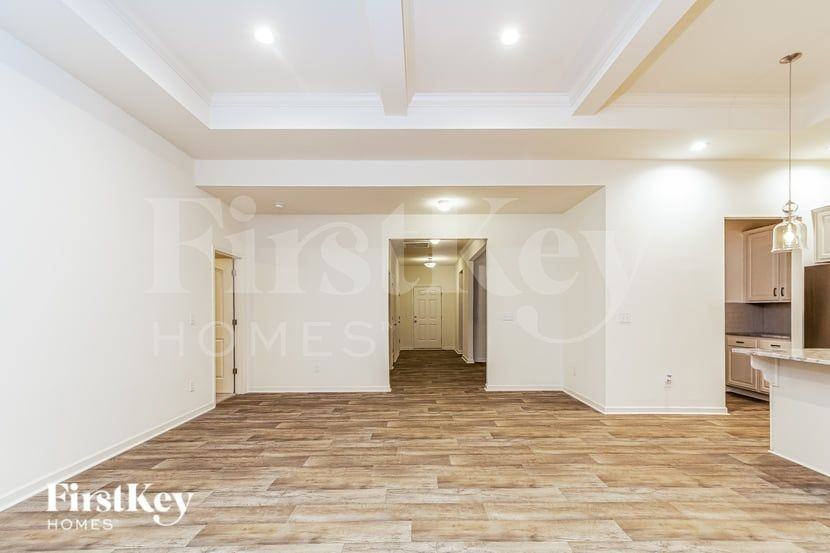 804 Atlantis St - Photo 2 of 15