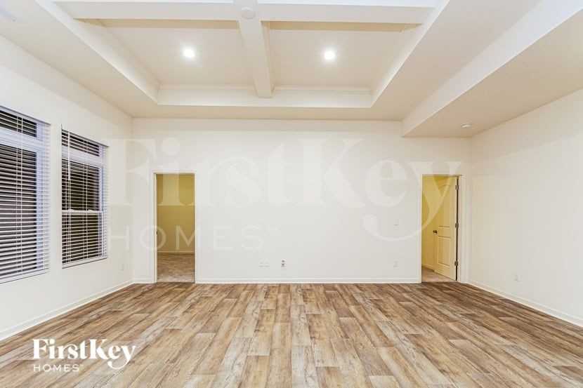 804 Atlantis St - Photo 3 of 15