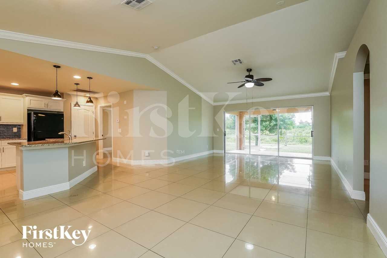 2503 33rd St Sw - Photo 3 of 16