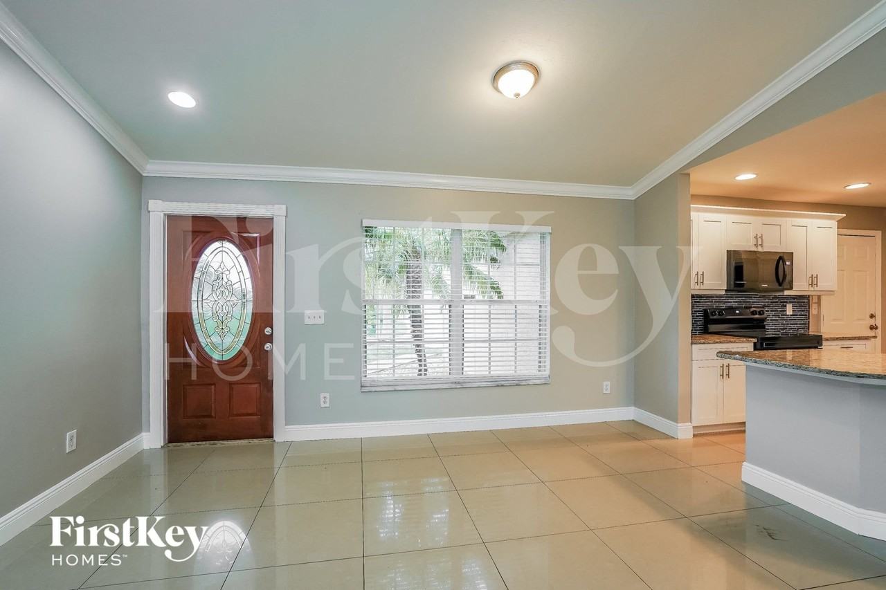 2503 33rd St Sw - Photo 4 of 16