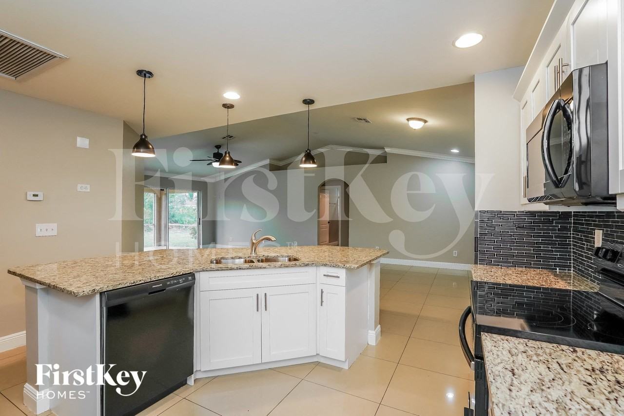 2503 33rd St Sw - Photo 7 of 16
