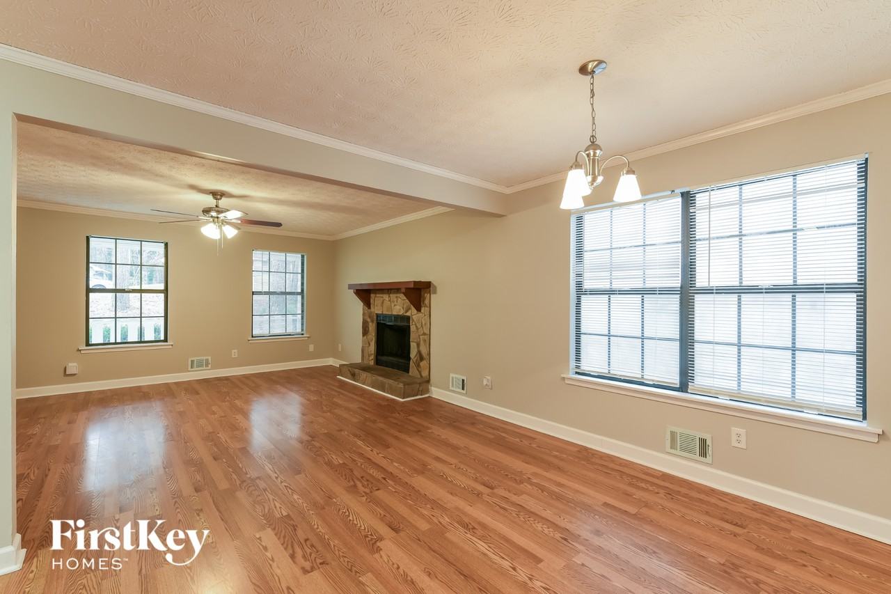 2763 Marcia Dr - Photo 2 of 15