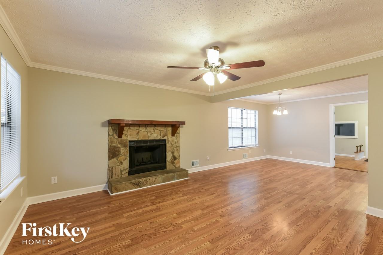 2763 Marcia Dr - Photo 3 of 15